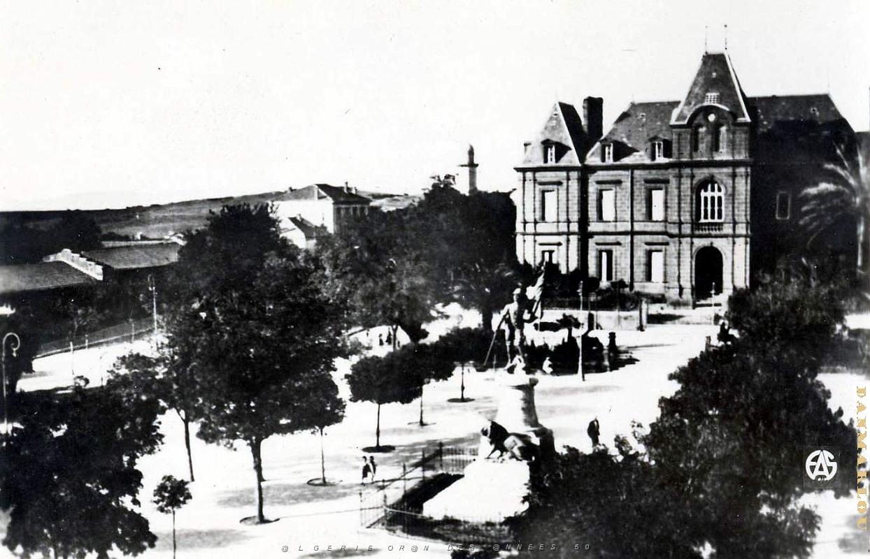 Saida 504- Place Poincare- Mairie COLLECTION DES AMIS DE ND DE SANTA CRUZ.jpg